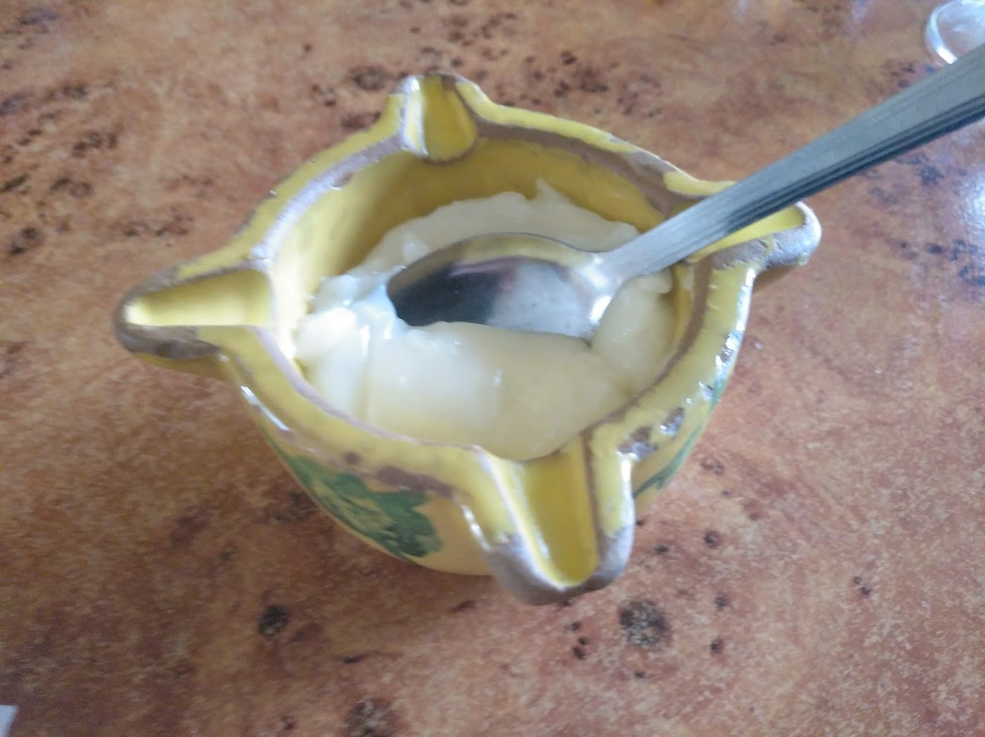 Sobre la mesa